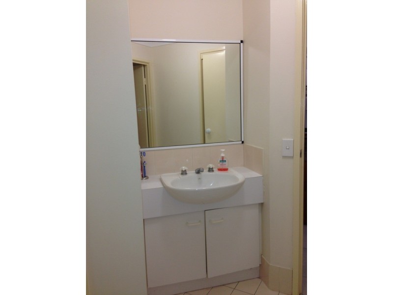 128 Benowa Road, Southport QLD 4215