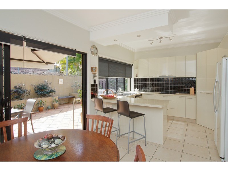 2/61 Bamboo  Avenue, Bundall QLD 4217