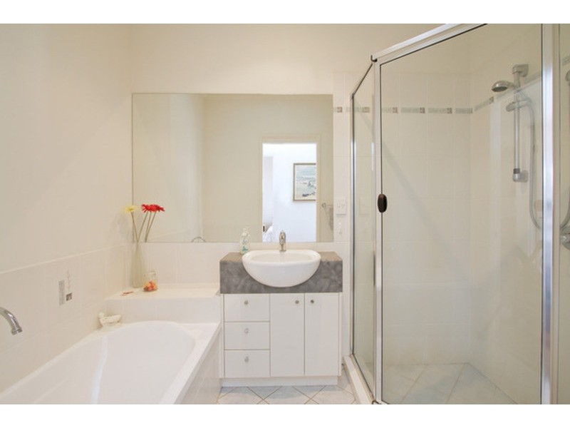 2/61 Bamboo  Avenue, Bundall QLD 4217