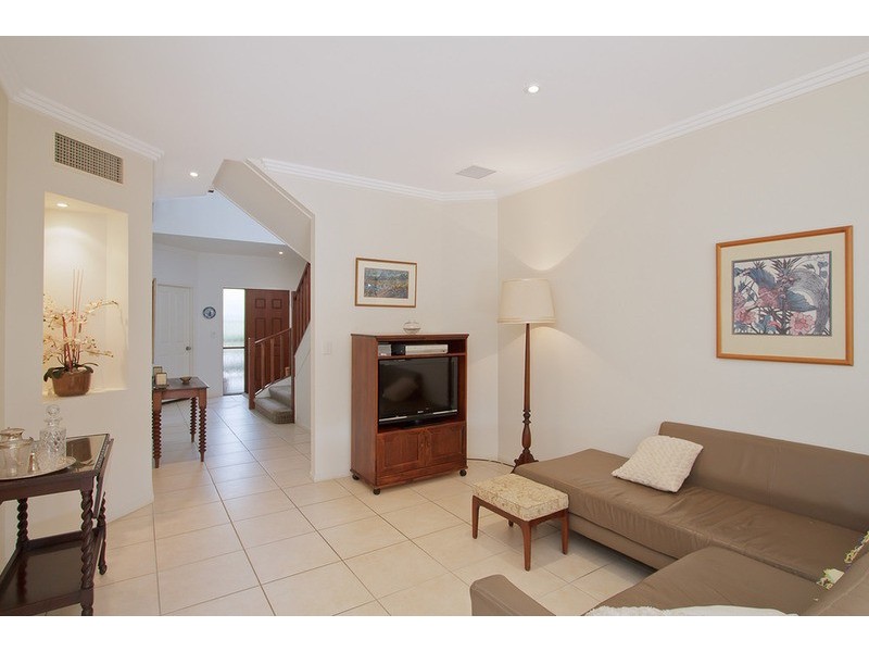 2/61 Bamboo  Avenue, Bundall QLD 4217
