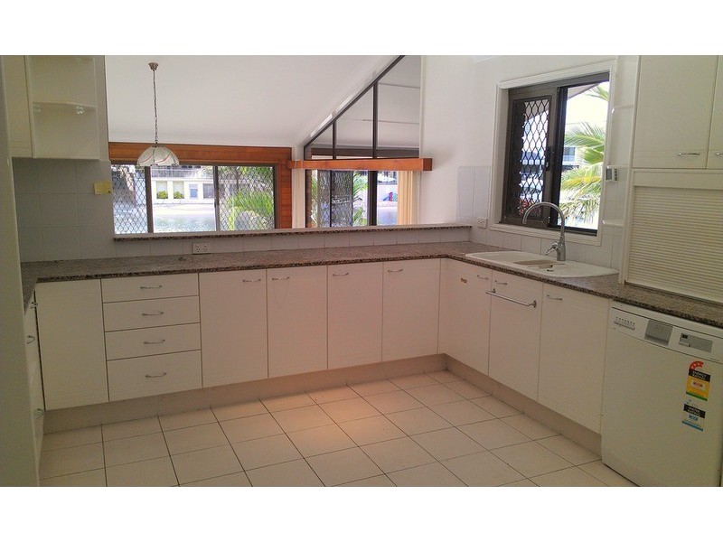 98 Commodore  Drive, Paradise Waters QLD 4217