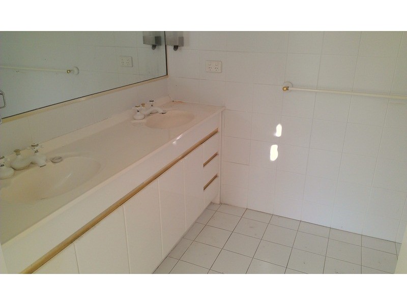 98 Commodore  Drive, Paradise Waters QLD 4217