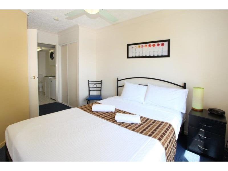Budds Beach Apts/43 Cypress Avenue, Surfers Paradise QLD 4217