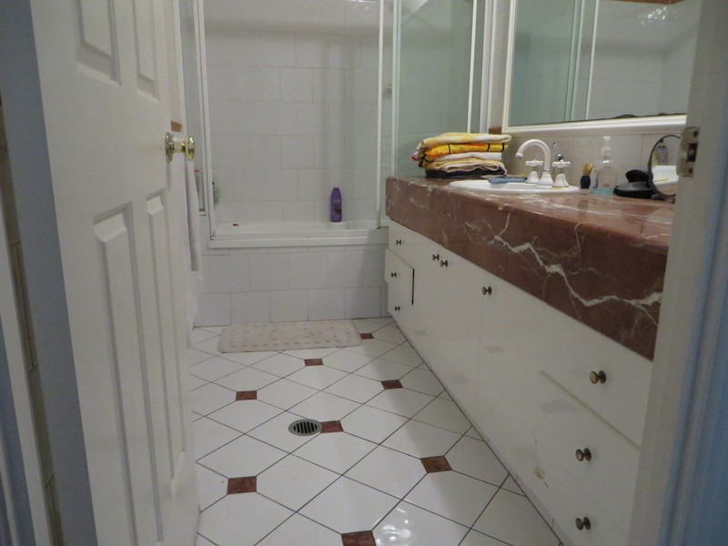 7 Elkhorn Avenue, Surfers Paradise QLD 4217