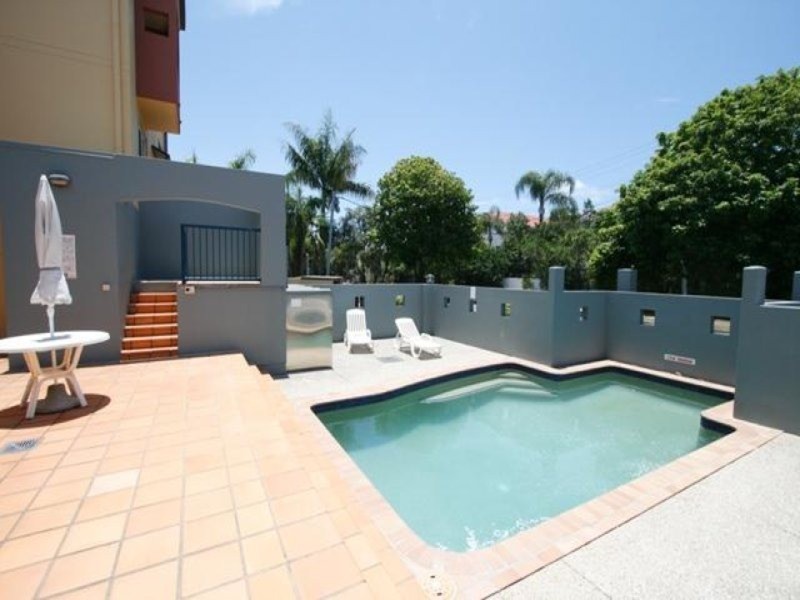 10 Purli Street, Chevron Island QLD 4217