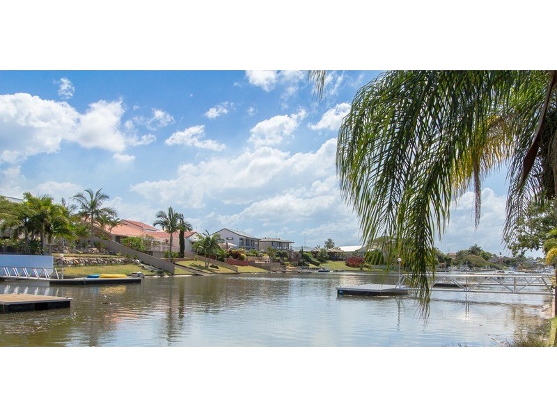 8 Mackay  Close, Sorrento QLD 4217