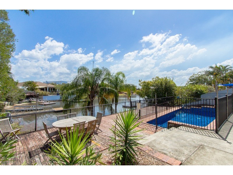 8 Mackay  Close, Sorrento QLD 4217