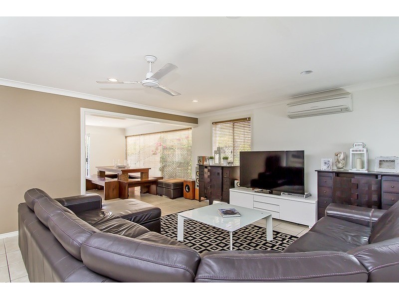 8 Mackay  Close, Sorrento QLD 4217