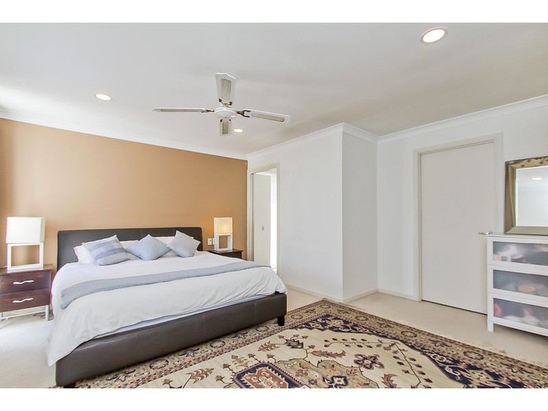 8 Mackay  Close, Sorrento QLD 4217