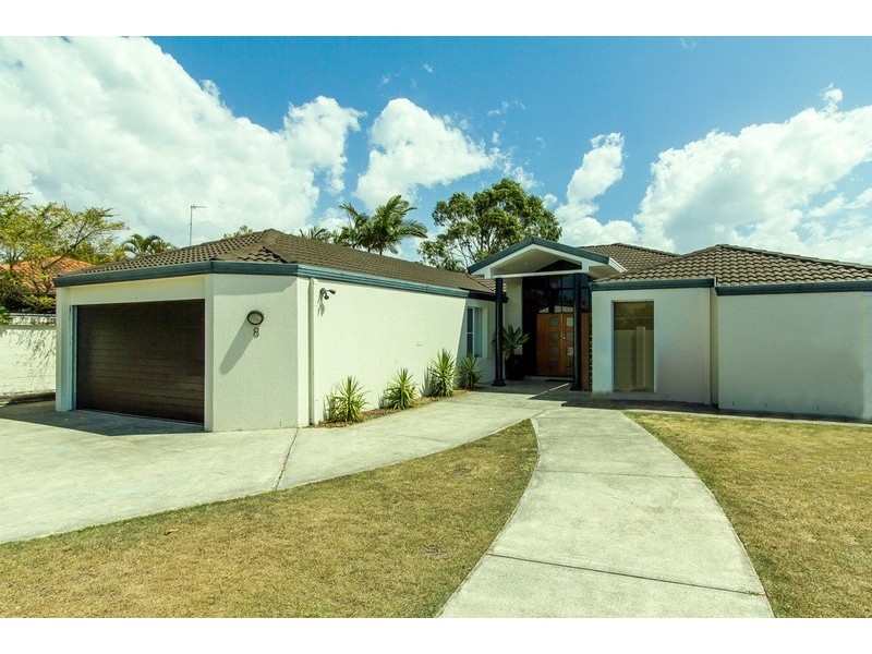 8 Mackay  Close, Sorrento QLD 4217