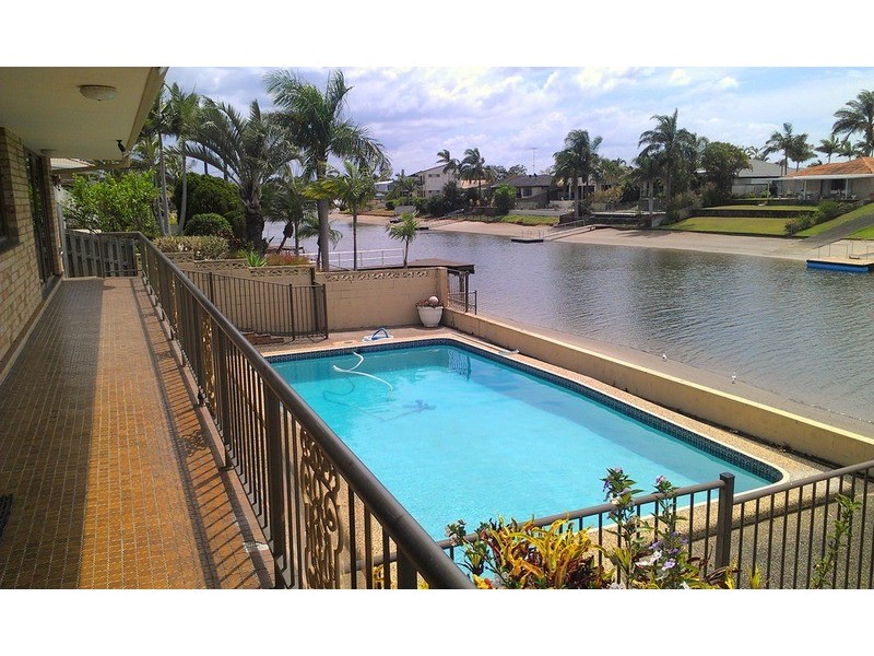 2 Saywell Street, Sorrento QLD 4217