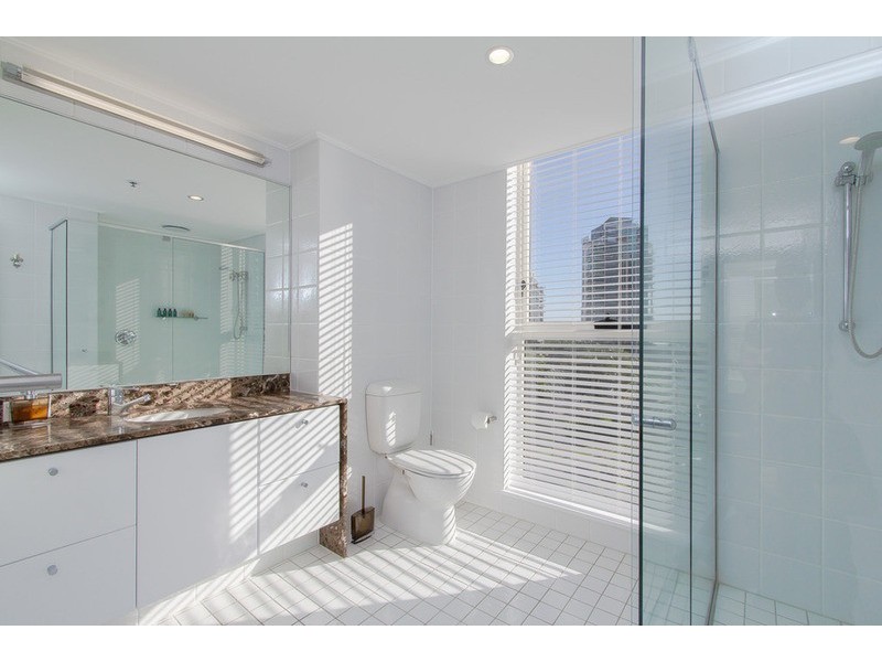 1 LENNIE  Avenue, Main Beach QLD 4217