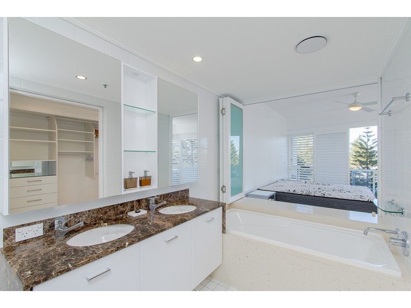 1 LENNIE  Avenue, Main Beach QLD 4217