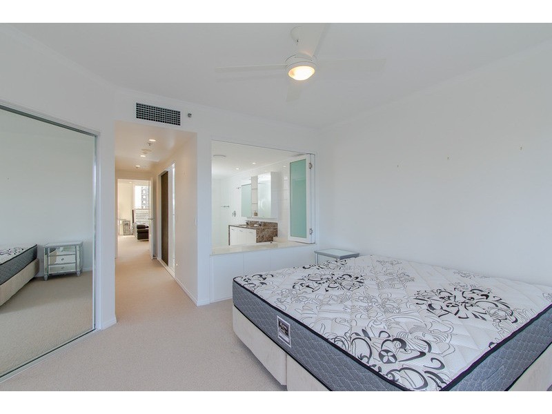 1 LENNIE  Avenue, Main Beach QLD 4217