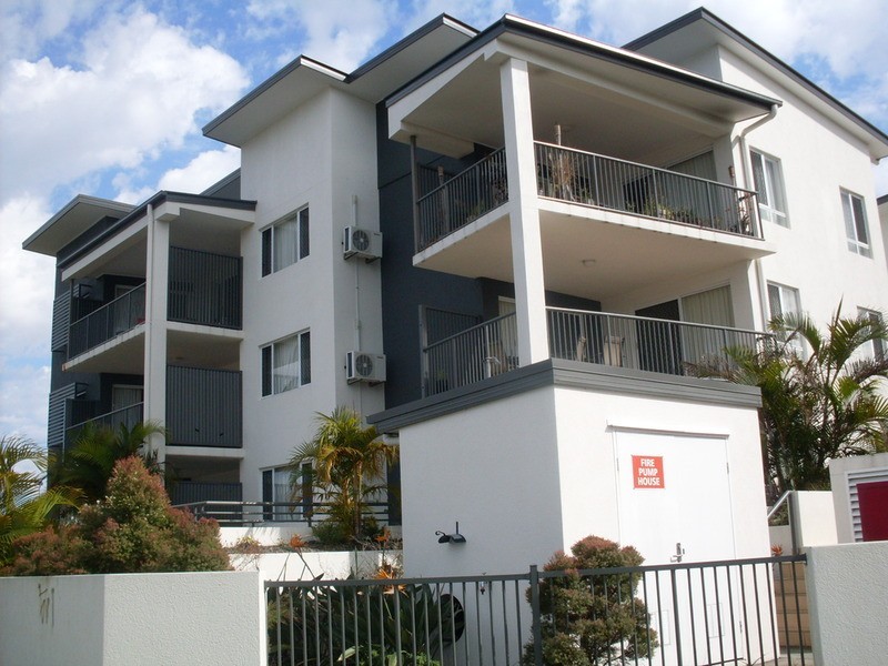 12/4 Proud  Street, Labrador QLD 4215