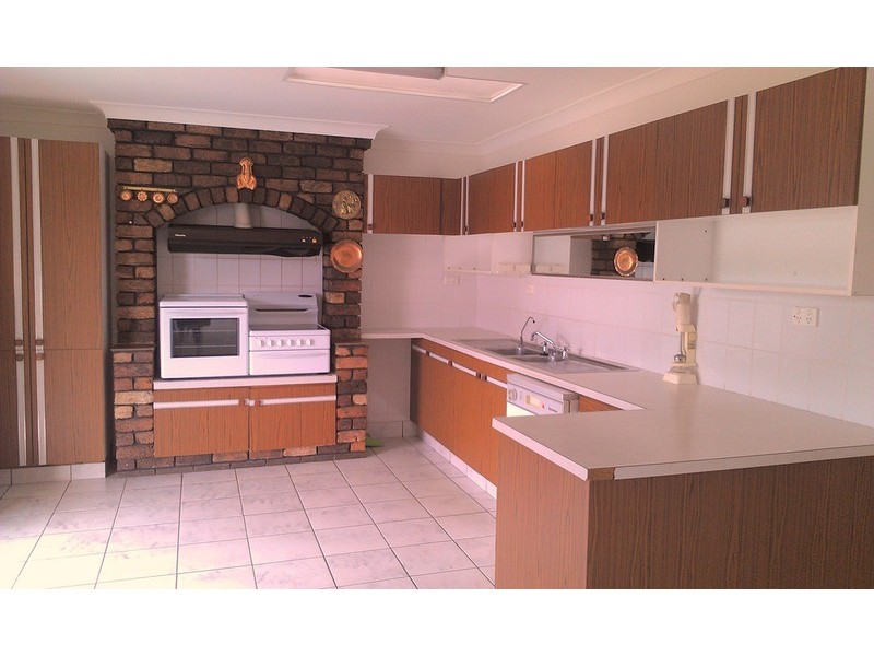 2 Saywell Street, Sorrento QLD 4217