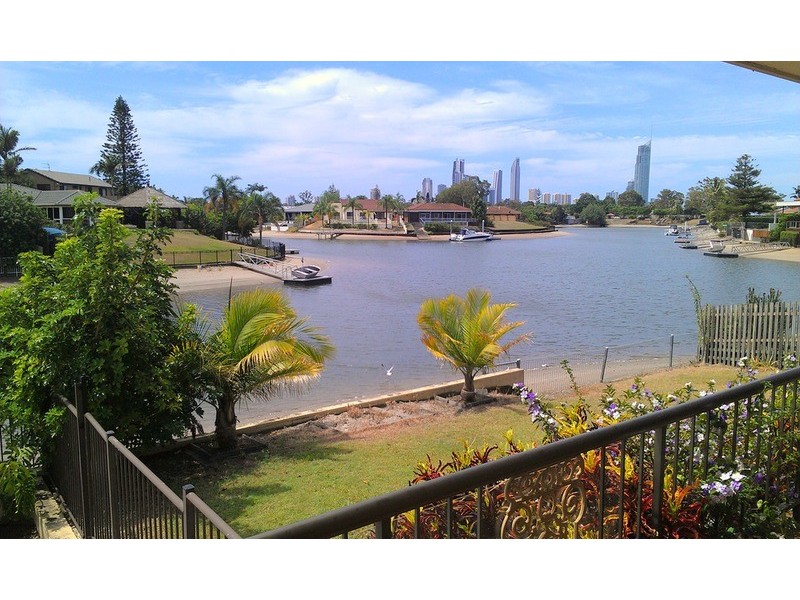2 Saywell Street, Sorrento QLD 4217