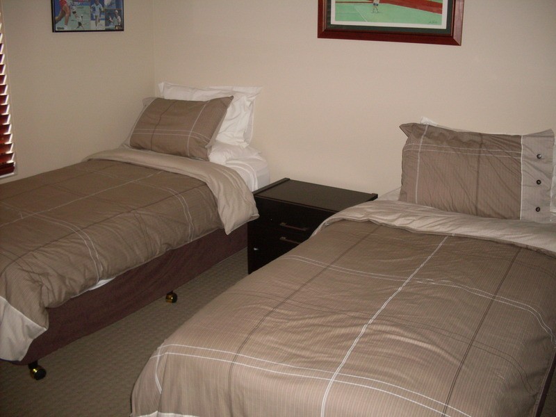 10 St  Pauls  Place, Isle Of Capri QLD 4217