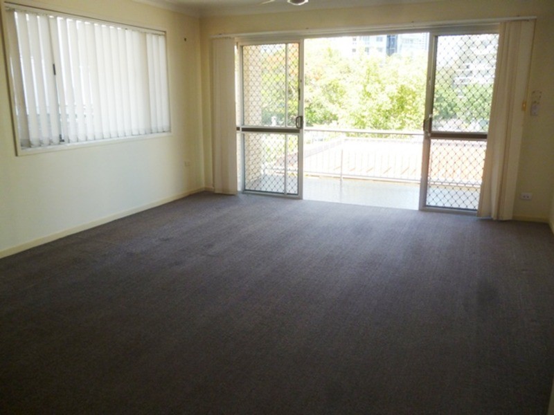 37 Cypress Avenue, Surfers Paradise QLD 4217