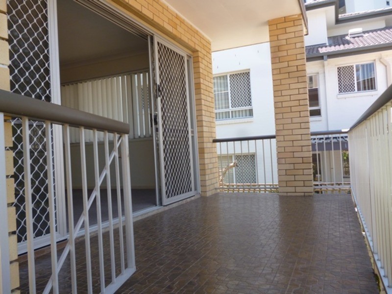 37 Cypress Avenue, Surfers Paradise QLD 4217