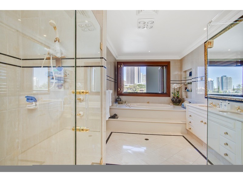 Paradise Waters QLD 4217