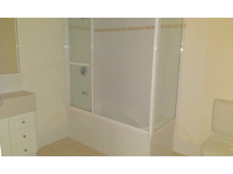 12/4 Proud  Street, Labrador QLD 4215