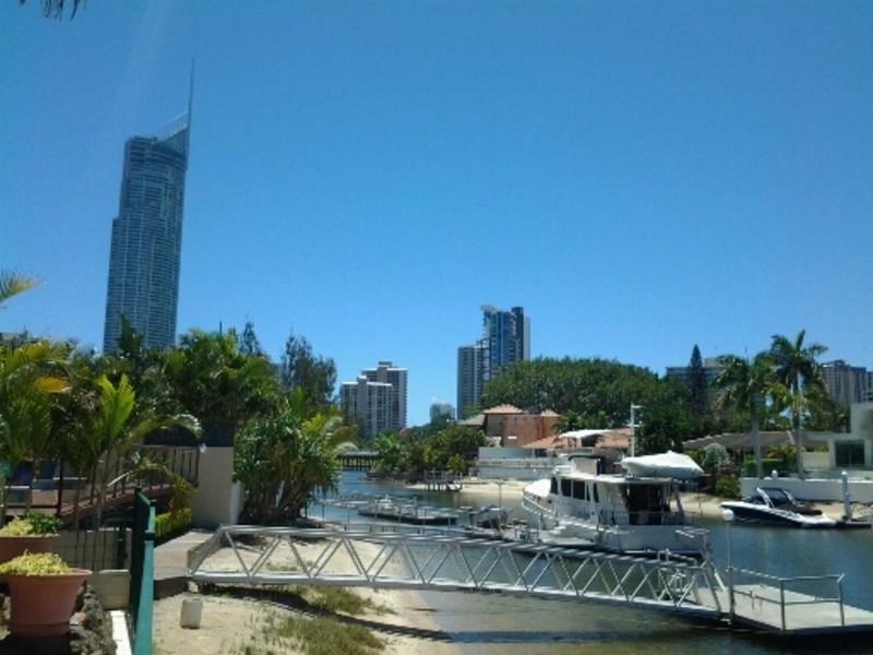 12 St Andrews Avenue, Isle Of Capri QLD 4217