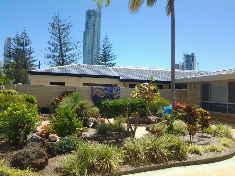 12 St Andrews Avenue, Isle Of Capri QLD 4217