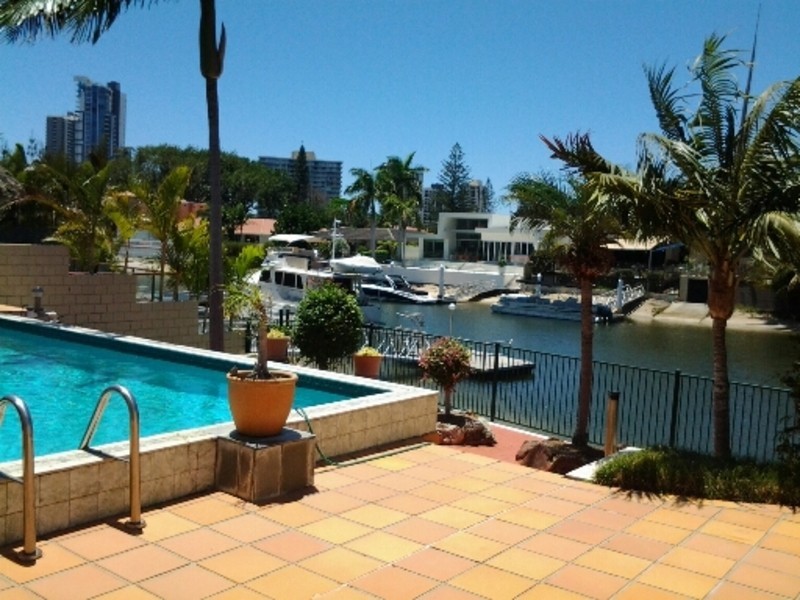 12 St Andrews Avenue, Isle Of Capri QLD 4217