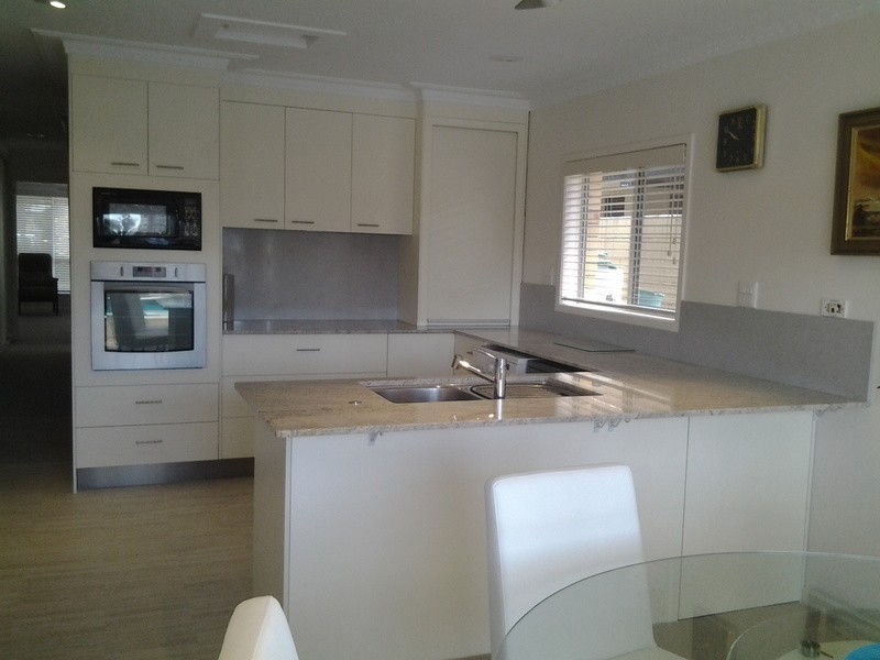 12 St Andrews Avenue, Isle Of Capri QLD 4217