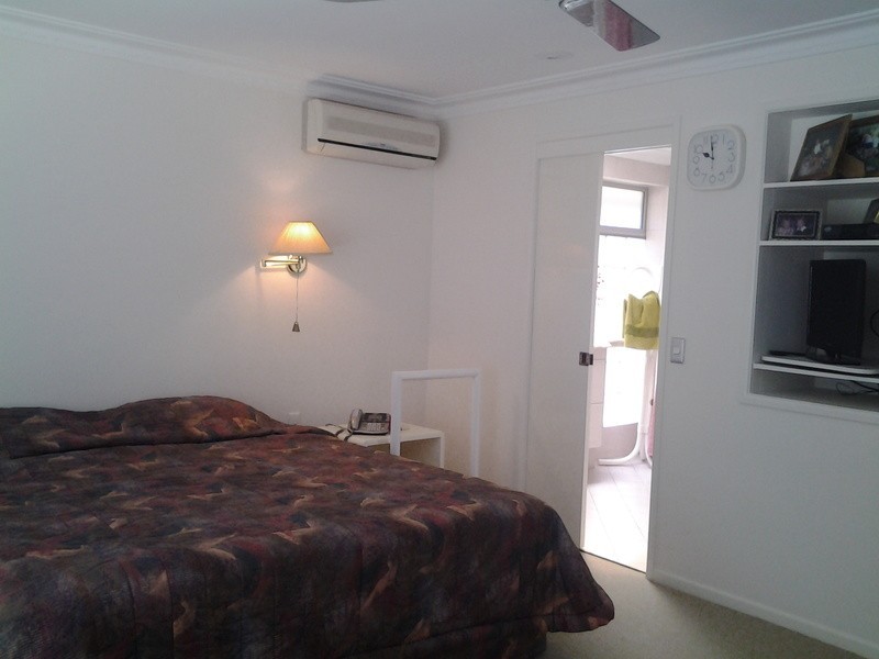 12 St Andrews Avenue, Isle Of Capri QLD 4217