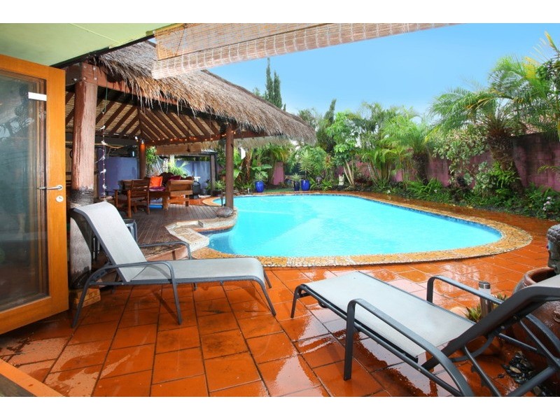 10 Dunbarton Avenue, Sorrento QLD 4217