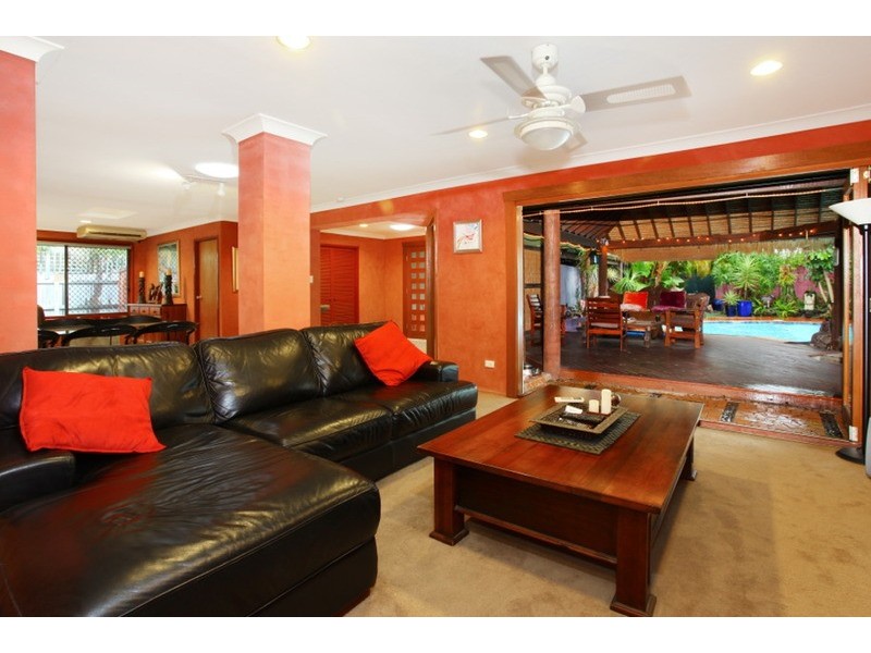 10 Dunbarton Avenue, Sorrento QLD 4217