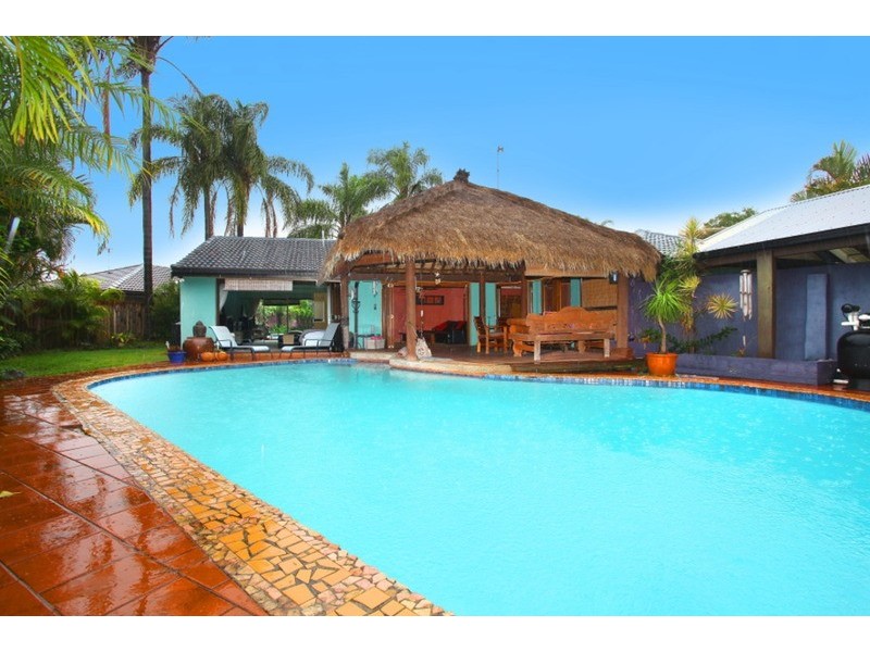 10 Dunbarton Avenue, Sorrento QLD 4217