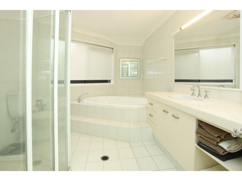 10 Dunbarton Avenue, Sorrento QLD 4217