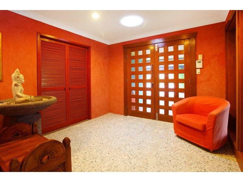 10 Dunbarton Avenue, Sorrento QLD 4217