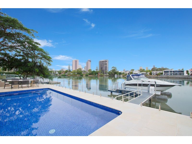 86 Amalfi Drive, Isle Of Capri QLD 4217