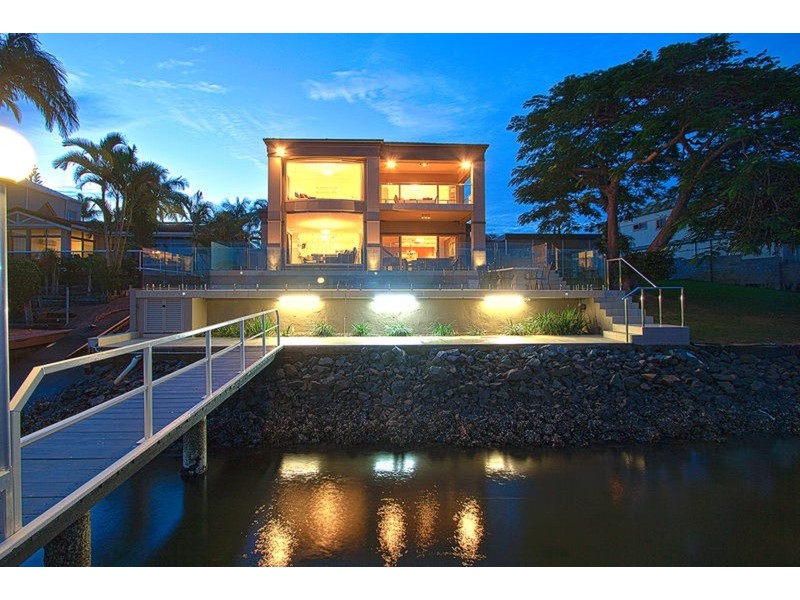 86 Amalfi Drive, Isle Of Capri QLD 4217