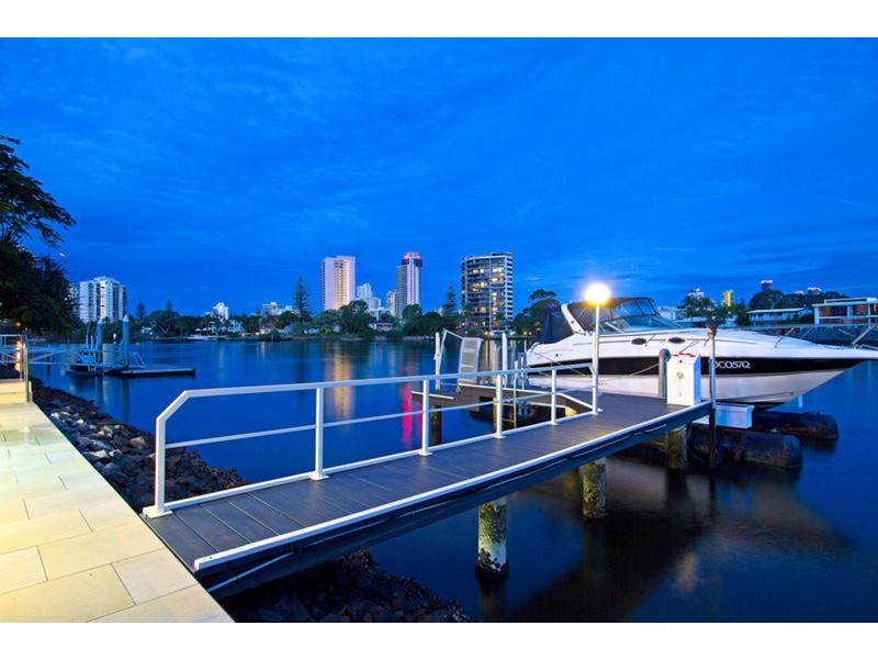 86 Amalfi Drive, Isle Of Capri QLD 4217