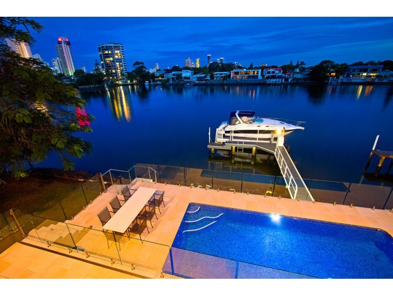 86 Amalfi Drive, Isle Of Capri QLD 4217