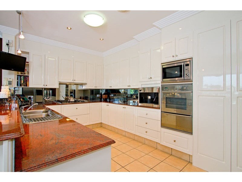 86 Amalfi Drive, Isle Of Capri QLD 4217