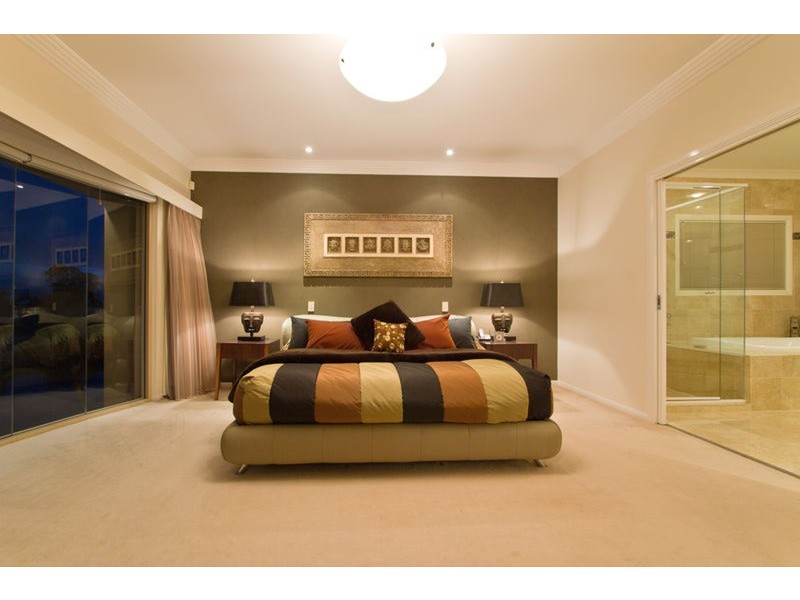 86 Amalfi Drive, Isle Of Capri QLD 4217