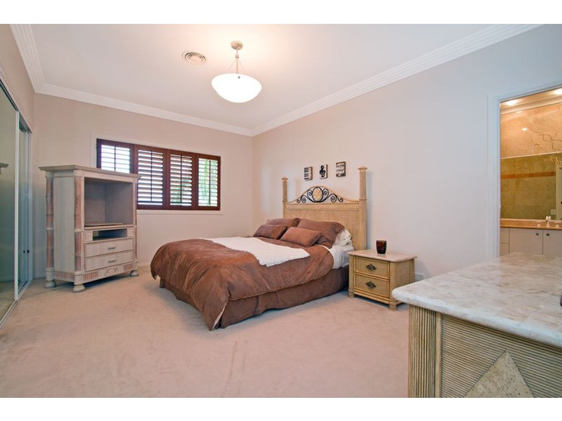 86 Amalfi Drive, Isle Of Capri QLD 4217