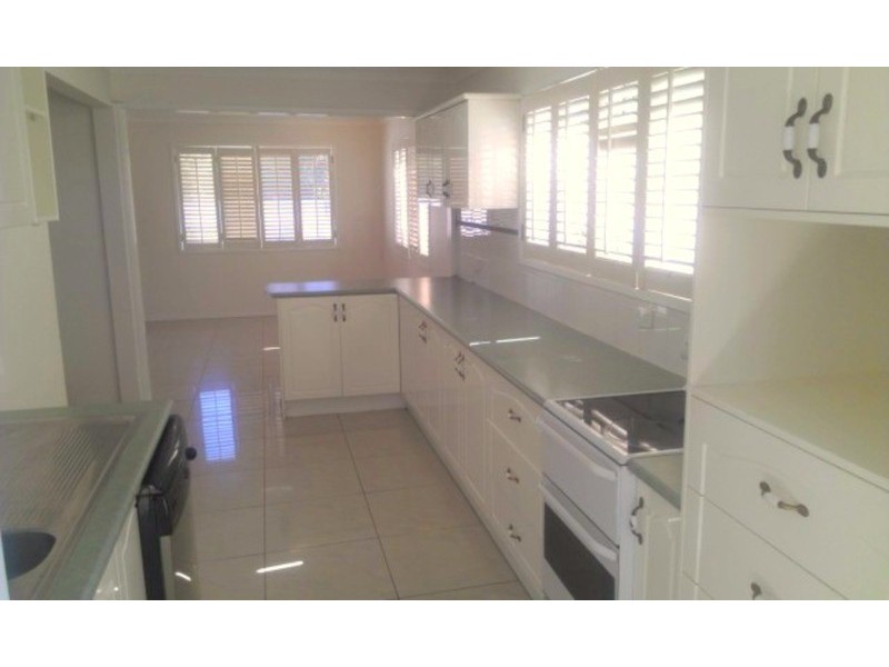 114  Salerno  Street, Isle Of Capri QLD 4217