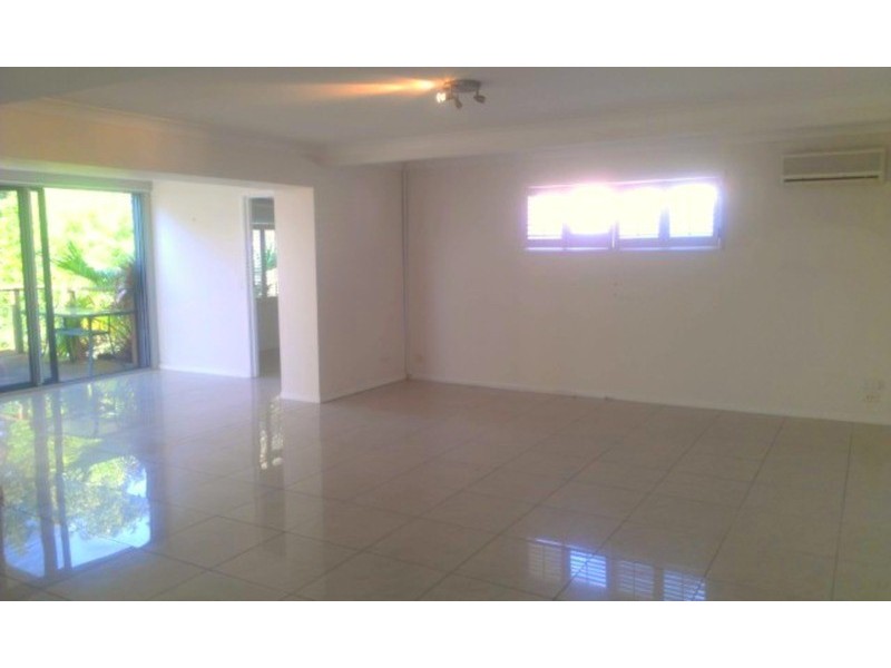 114  Salerno  Street, Isle Of Capri QLD 4217