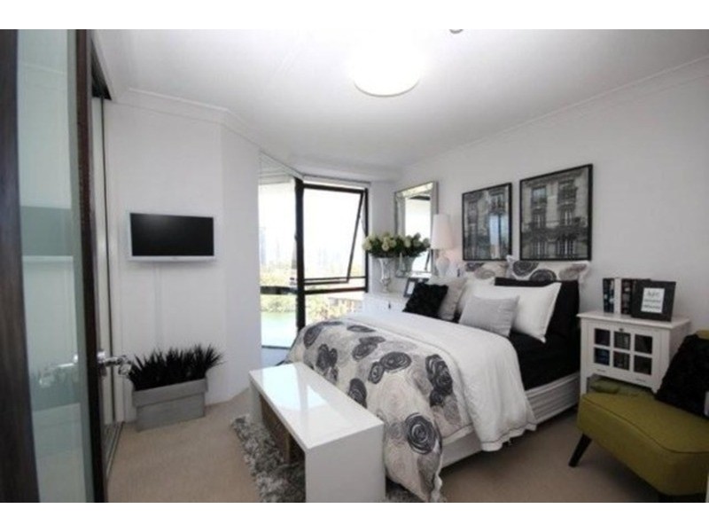 70 Remembrance  Drive, Surfers Paradise QLD 4217