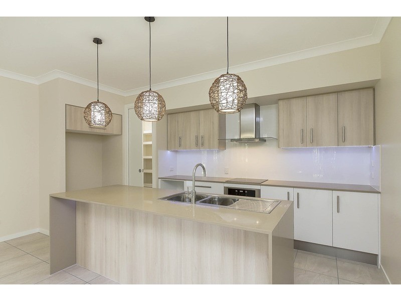 2B Penamber  Court, Benowa QLD 4217