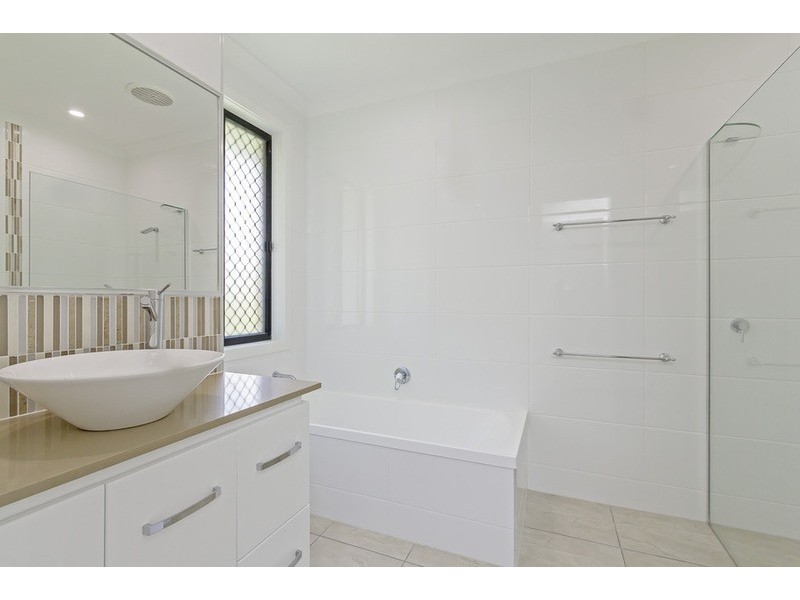 2B Penamber  Court, Benowa QLD 4217