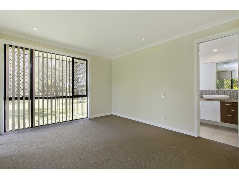 2B Penamber  Court, Benowa QLD 4217