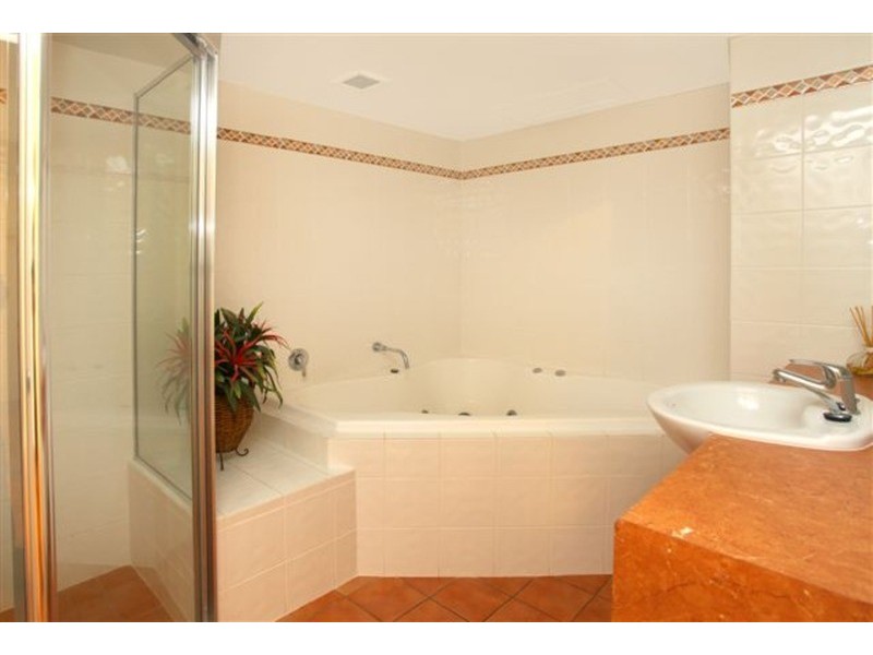 20 Old Burleigh Road, Surfers Paradise QLD 4217